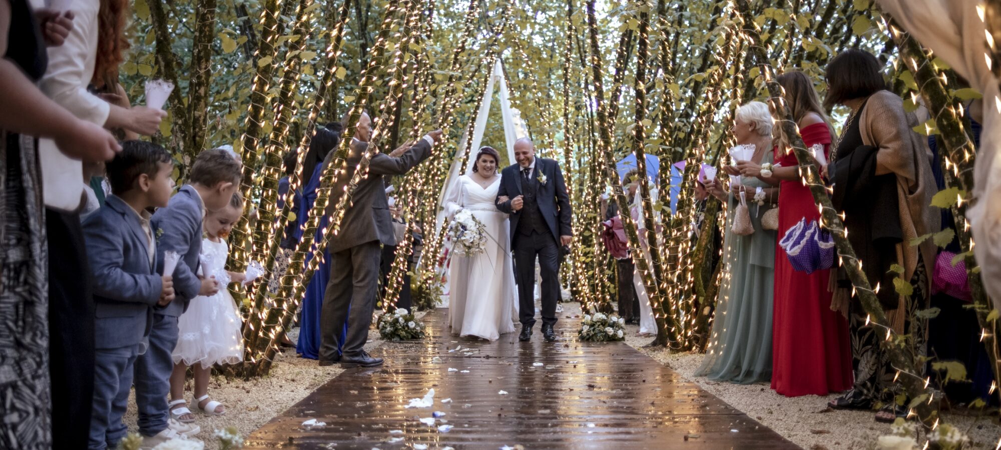 Sposa che va all'altare fotografata da Antonello Hank Trezza