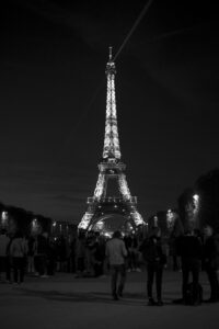 tour eiffel in bianco e nero