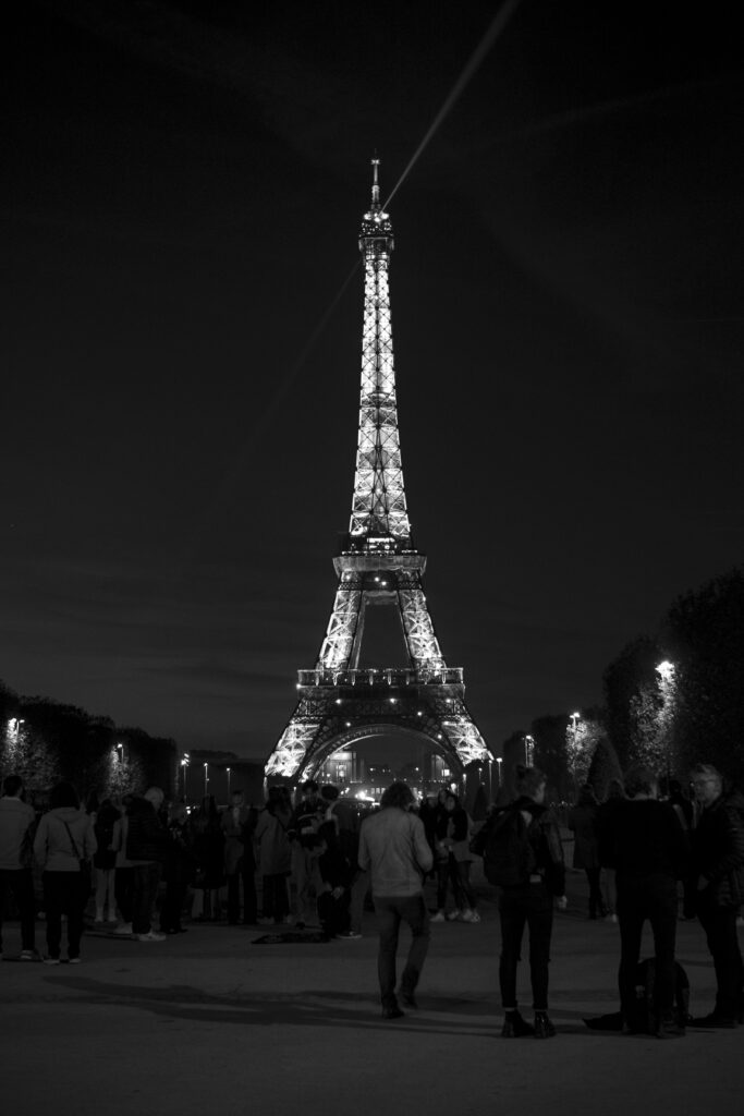 tour eiffel in bianco e nero